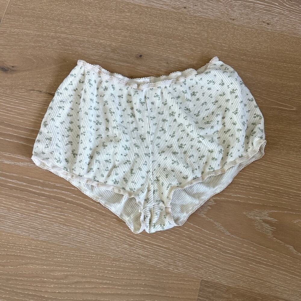 Brandy Melville Shorts Emery Floral One Size Cream Green